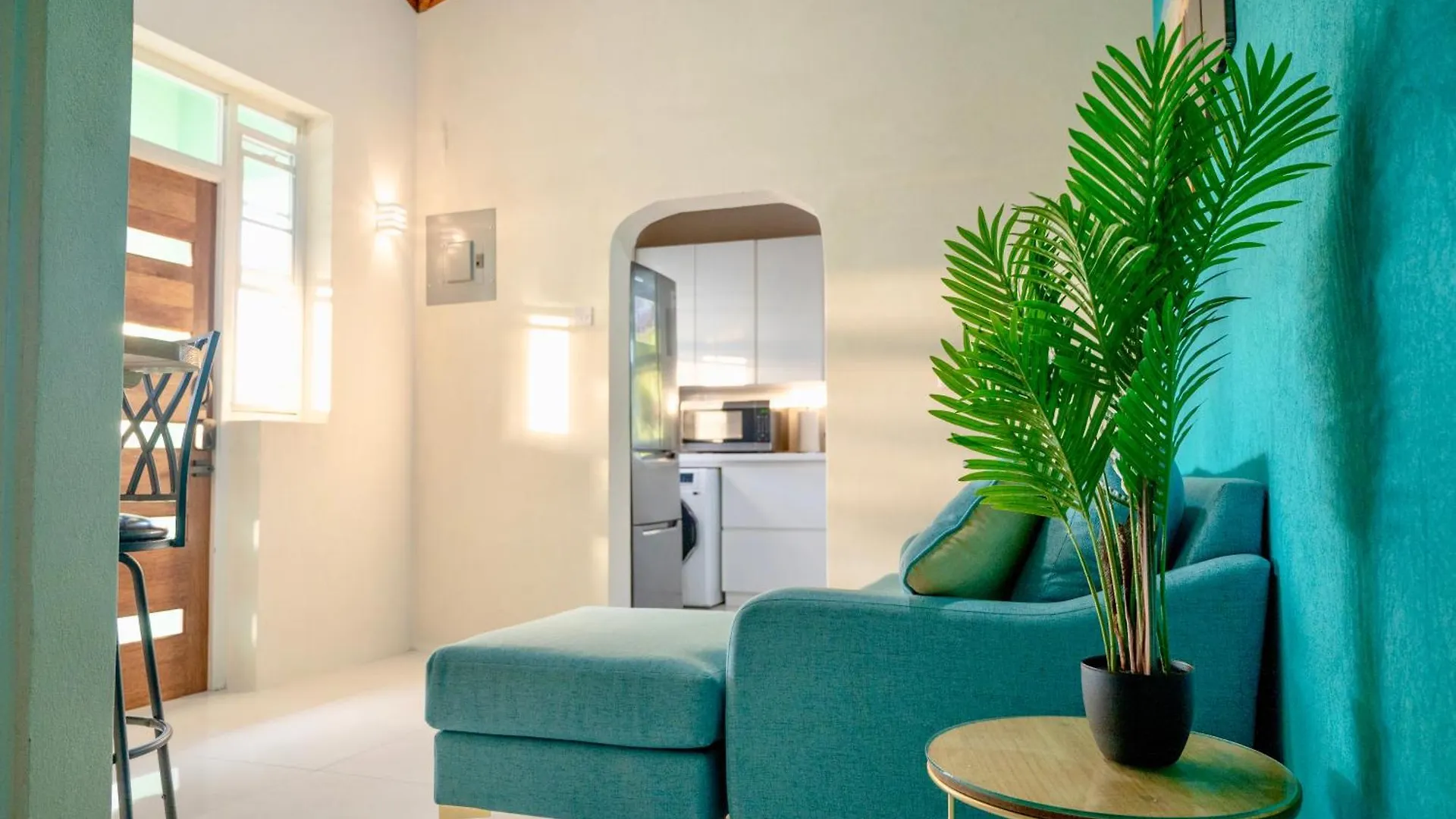 Couples Hideaway, King Bed- 5 Mins To Beach & Oistins- Golden Teal Крайст-Черч